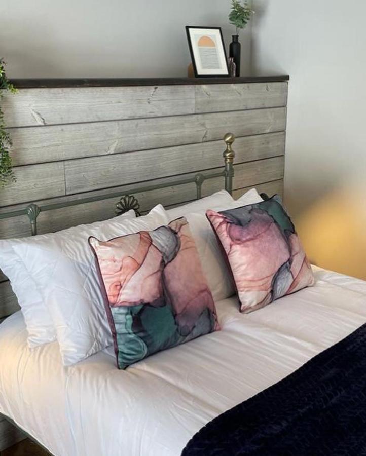 Stunning 1 Bedroom Flat In *
