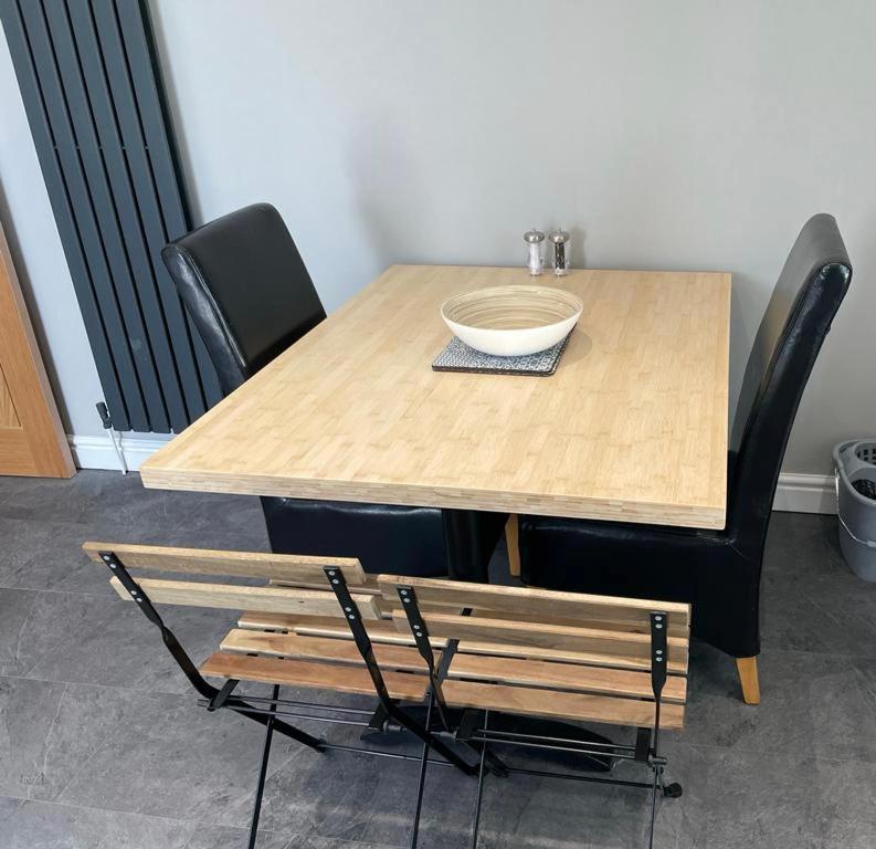 Stunning 1 Bedroom Flat In *