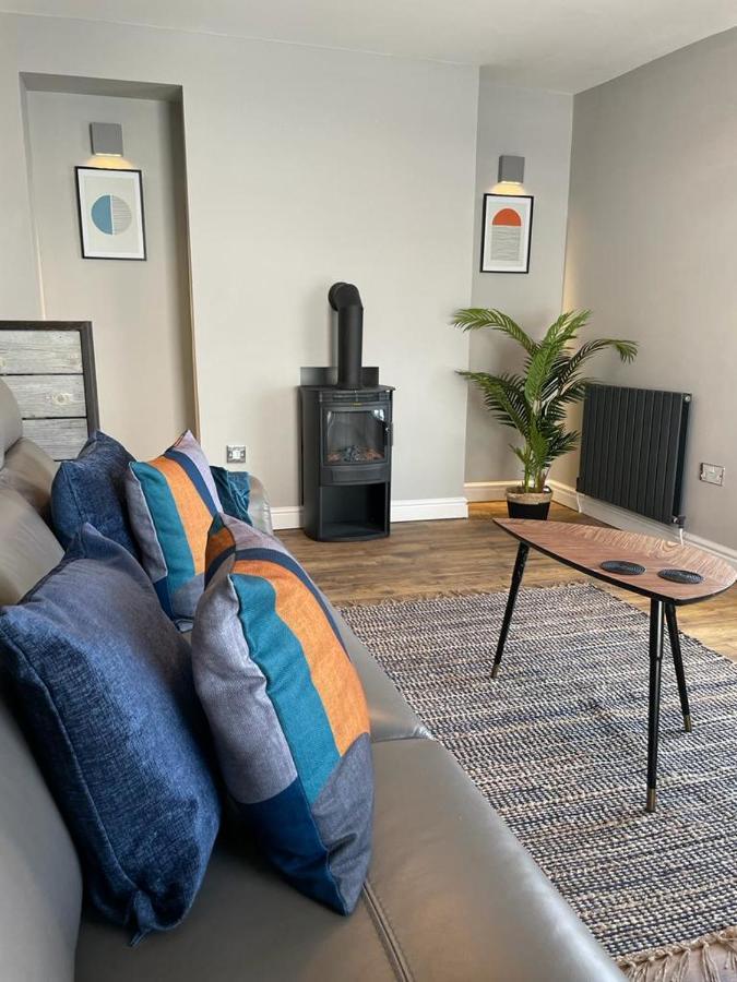 Stunning 1 Bedroom Flat In Apartment