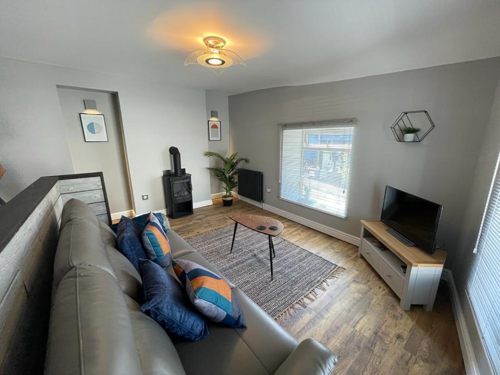 Stunning 1 Bedroom Flat In *