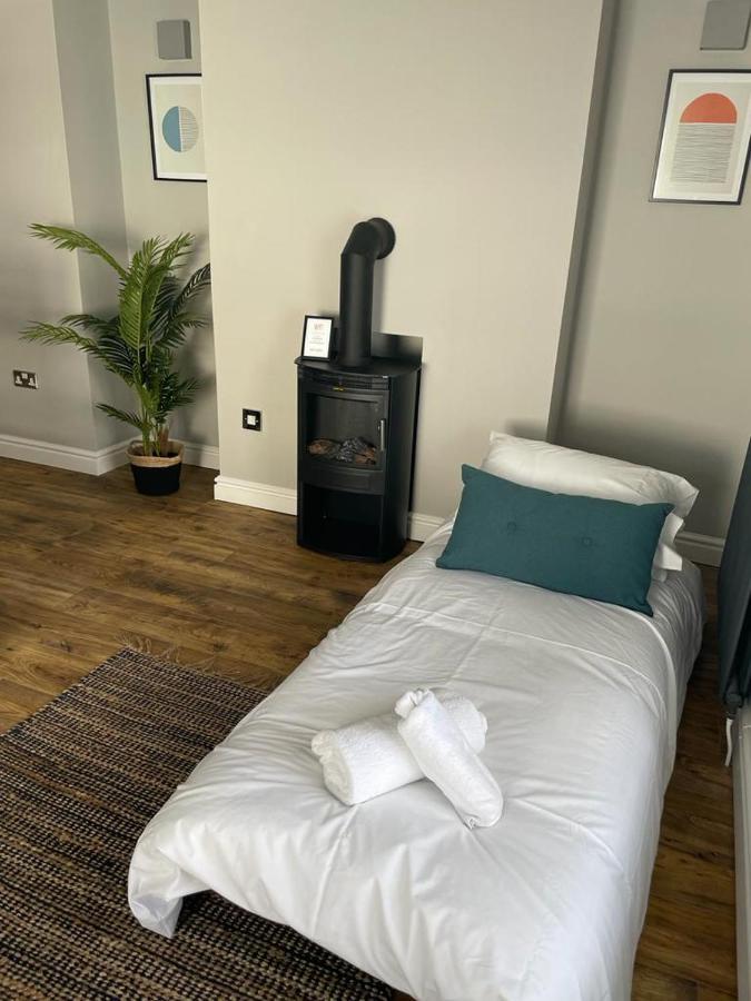 Stunning 1 Bedroom Flat In Apartment