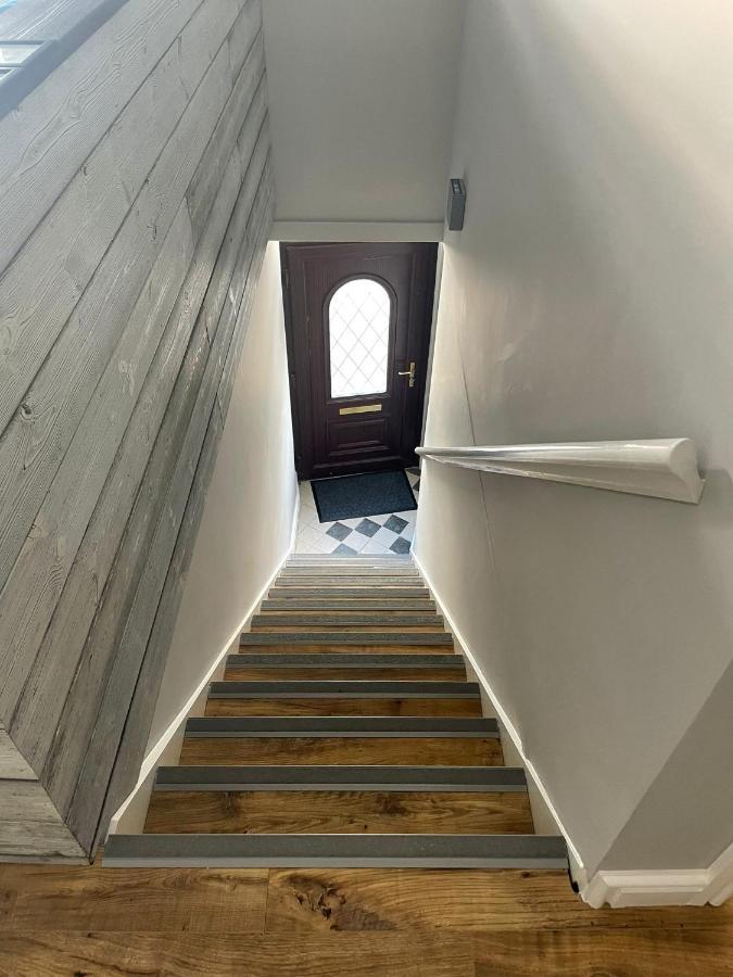 Stunning 1 Bedroom Flat In Apartment